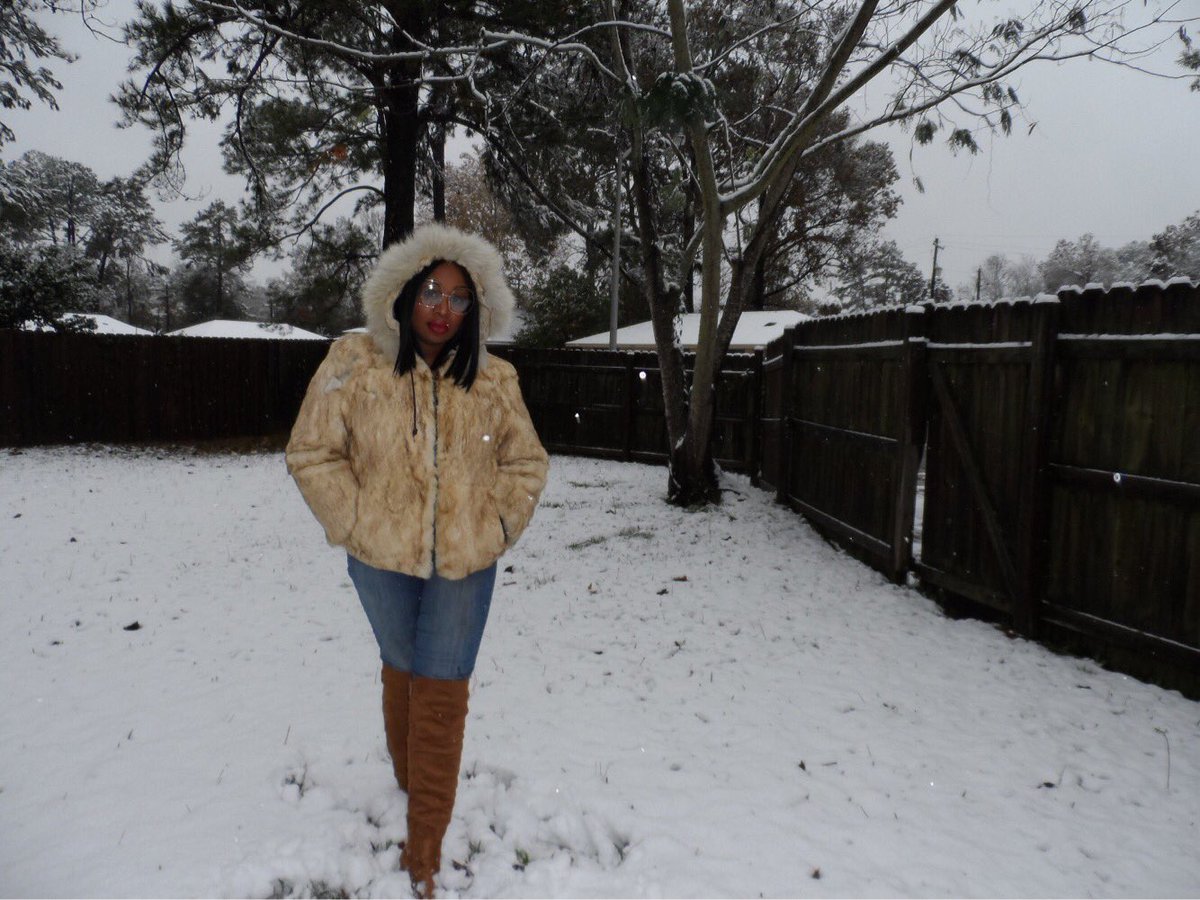 AkimMonique's tweet photo. Up to Sneaux Good.... #SnowDay #SnowSlay ❄️❄️❄️❄️❄️❄️❄️ https://t.co/toruLnOaJa