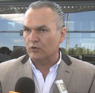 LeslieAgui2's tweet photo. Proponen transportistas se considere en el reglamento de  Tránsito como infractor a todo el que se estacione  o bien obstaculice  la circulación en vialidades primarias @ELPODERNOTICIAS @vialidad_leon https://t.co/6IPoe2rT19