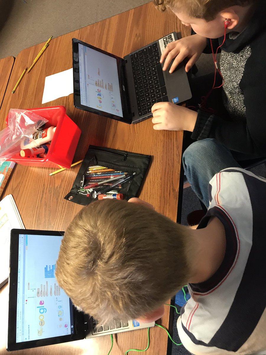 HawkCV108's tweet photo. We're coding for #EPShourofcode in Hawk108 this morning! #CVedina https://t.co/M5nGBswaai