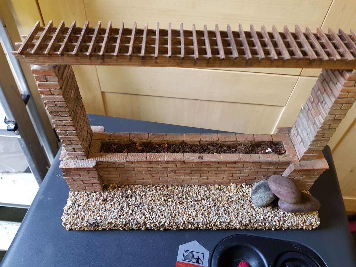 DollsHouseStore's tweet image. #DealOfTheDay Real brick garden £15.00 collection only.