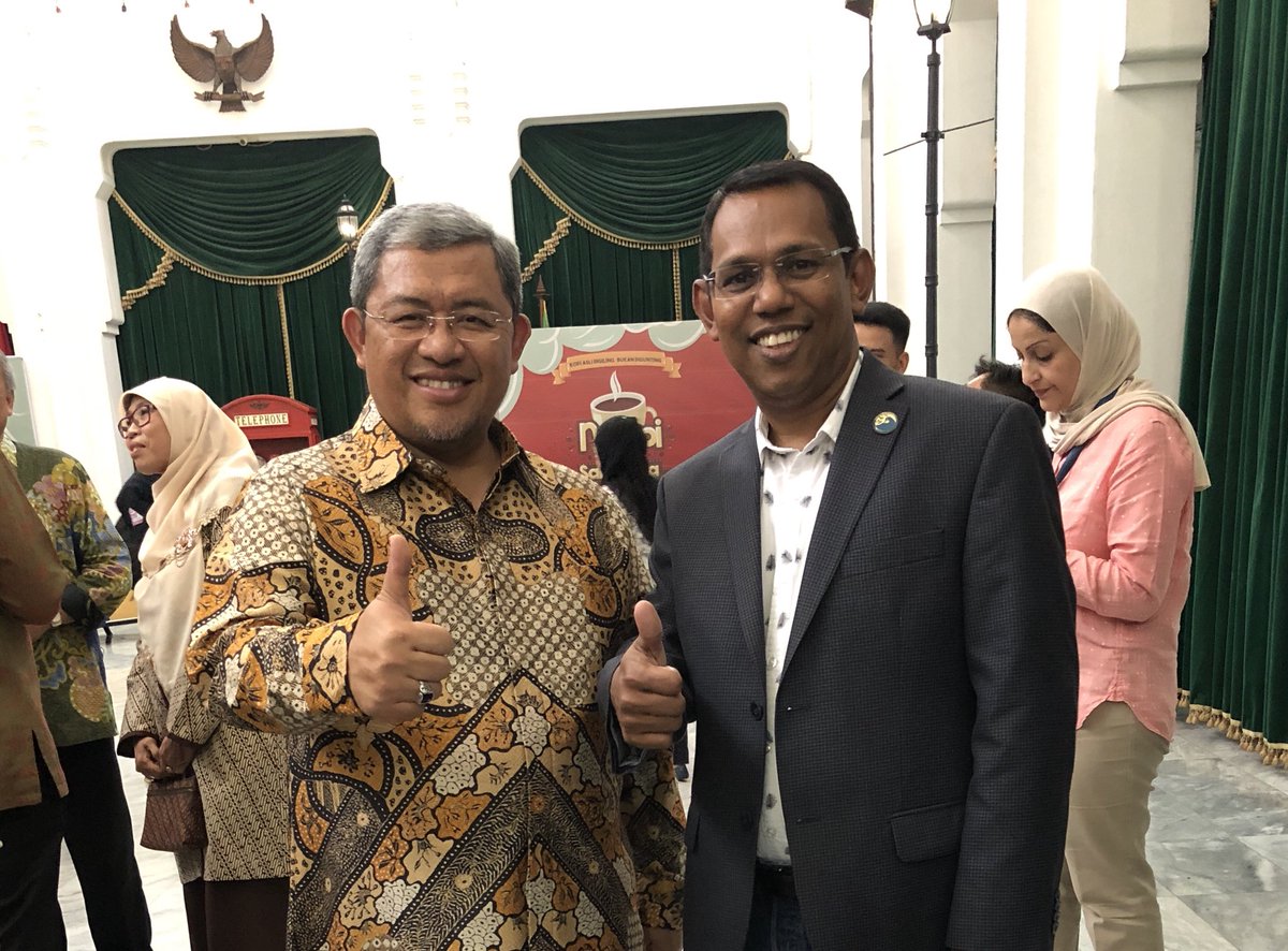 AhmedSareer's tweet photo. Thank you H.E. Mr. Ahmed @aheryawan, Governor of West Java Province for warm hospitality during tour of Bandung @Indonesia at #BDF10 https://t.co/y3L3s1AuAi