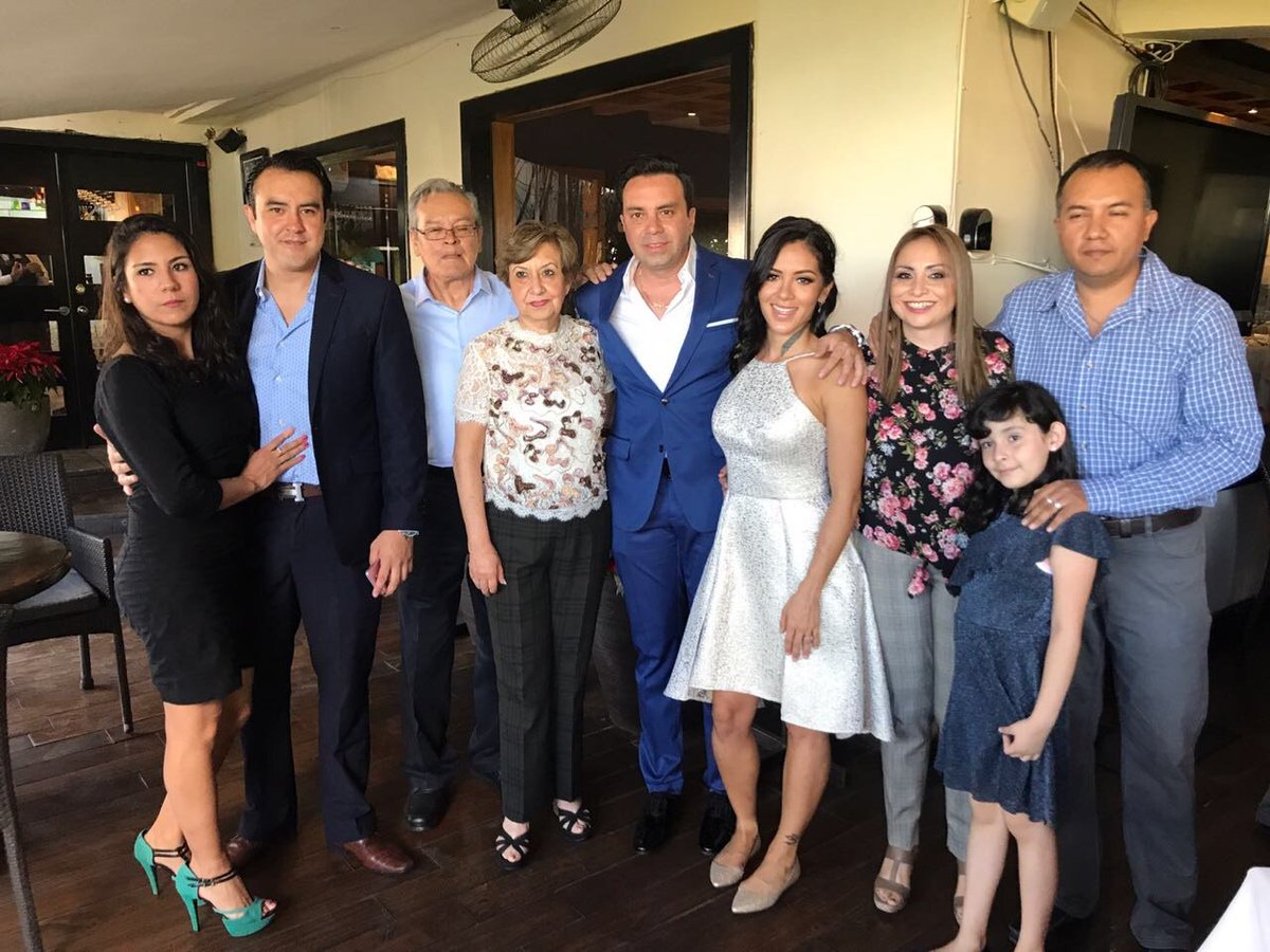 diariobasta's tweet photo. #BuenViernes No te pierdas la columna de @soyvayavaya, hoy nos presenta: "@shiracasar, de @ExatlonMx , se casa por bienes separados" 🤵👰  https://t.co/86iOpWVKho https://t.co/hPTbBfT2Wc