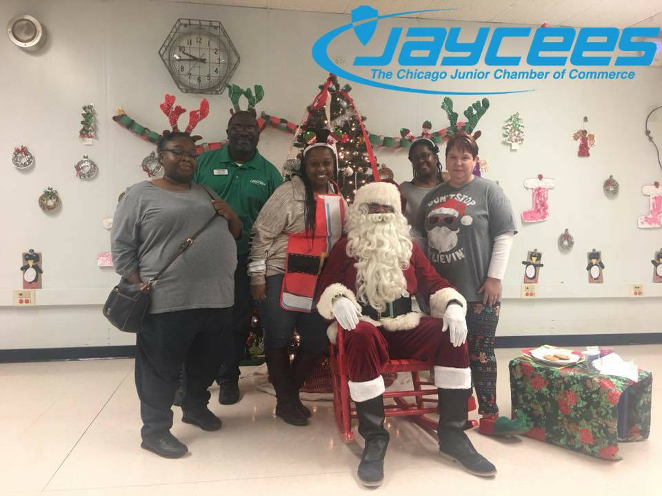 Today 40+ #CPS students and staff members got to meet #Santa and his helpers from the #Chicago #Jaycees who brought them all #Christmas gifts to make their Christmases a little bit more merrier #Dare2Impact #iljc2017 #youngactivecitizens