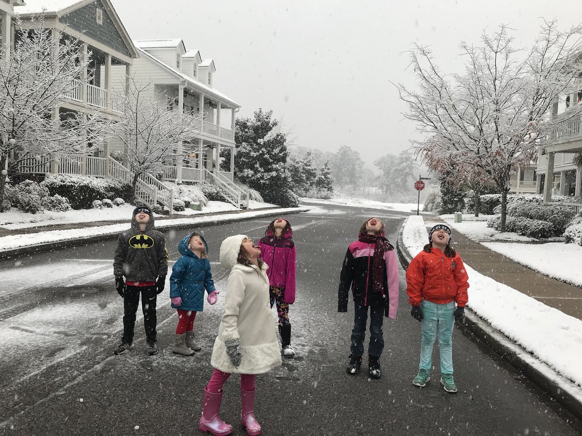 msknudsen's tweet photo. @WBRCnews snow day https://t.co/Ud4KVKi3nG