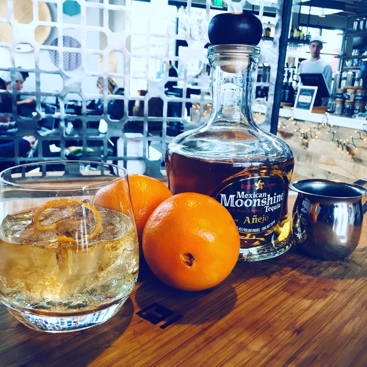 Platform_T_'s tweet photo. How about a new cocktail for happy hour? Oaxaca Old Fashioned features @MexMoonshine blended with orange maple syrup and Aztec chocolate bitters. Perfect for the cold weather!
#platformt #mexicanmoonshine #denver #glendalecolorado #happyhour #oldfashioned #denverhappyhour https://t.co/fLBMaz7dmE