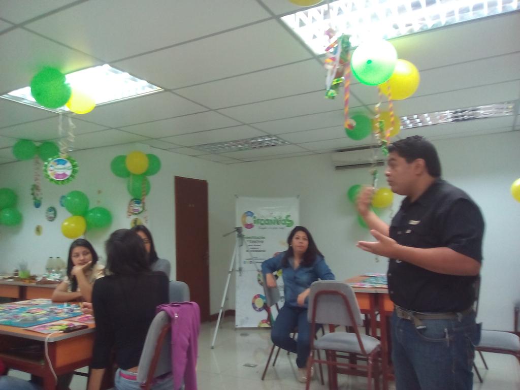 Talentumccc's tweet photo. @coachjesusdiaz creador de @circanvas da inicio al #CoachingParty
Los asistentes también participaron en fotmacion https://t.co/RJmVVDkNps