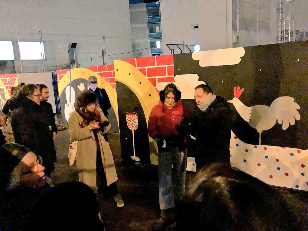 JeanLucRomero's tweet photo. Merci aux nombreuses personnes qui ont bravé le froid pour soutenir #CarolineLaguerre et son impressionnante fresque de #StreetArt de 47 mètres entre #Bastille et le #ViaducDesArts à #Paris12. Une œuvre colorée qui fait beaucoup de bien en cette période de grisaille... https://t.co/LQrQsqEe4a