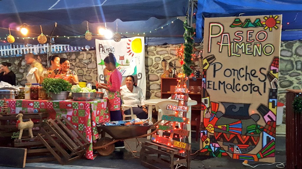 ESAmundo's tweet image. Turistas ya disfrutan la apertura de #PaseoPalmeño en La Palma, Chalatenango Fotos/ESAmundo: V. Méndez