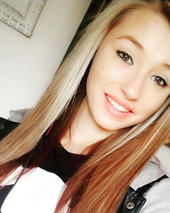 Show some love and vote for me Hottest Newcomer @avnawards can't wait to see you guys there!💕😚 https://t