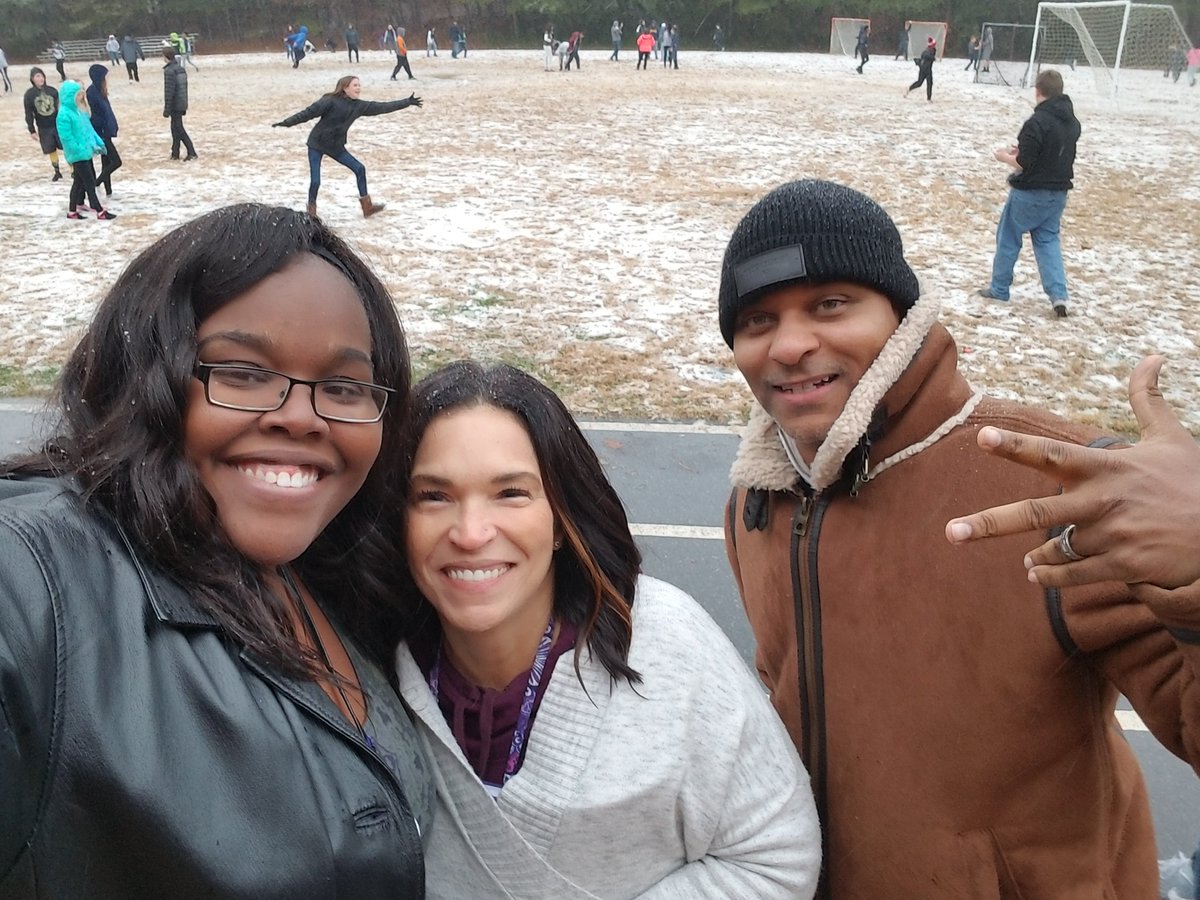 ArmourHBMS's tweet photo. Let it Snow! Let it Snow! Let it Snow! #HBMSHawks https://t.co/3yVpVNTKg1