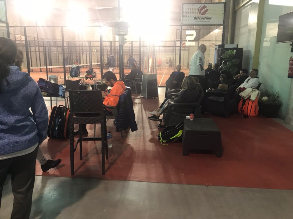 Muy buena tarde !! Con amigos en attraction!!!!!! <a href="/AliciaBerl/">Alicia Berl</a>