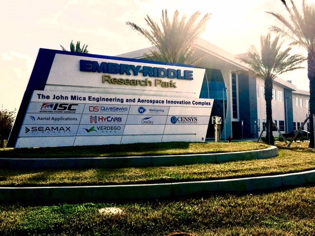 Just got the #VerdeGo signs up at the Embry-Riddle MicaPlex! Great to be a part of this innovation community!

#eVTOL #MicaPlex #ERAU #UberElevate