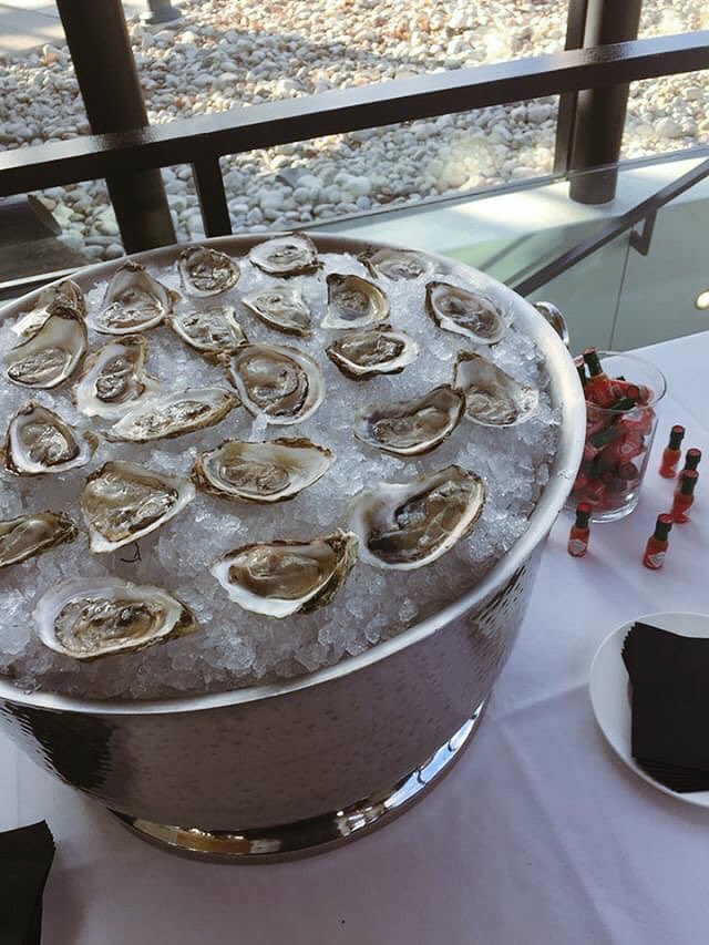 Having a shell of a time! #Spencers #Oysters #Seafood #Waterfront #Lakeshore #BurlingtonEats #Burlont #Foodie