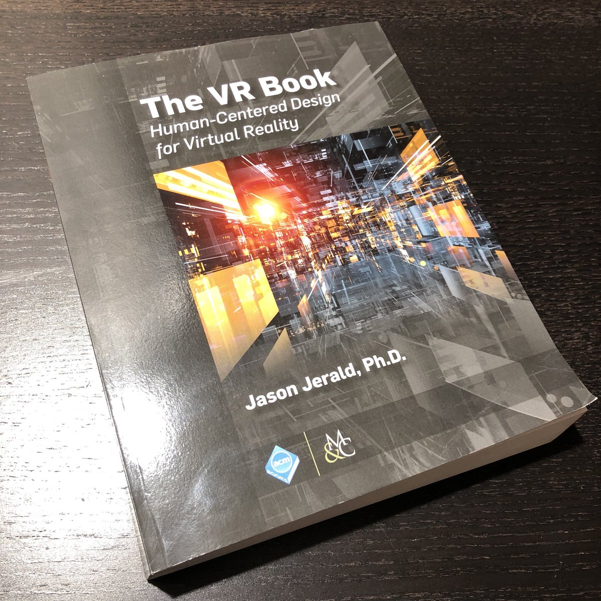 NicolaRosa's tweet photo. My Friday evening book @_jasonjerald #thevrbook https://t.co/R33ijj9Tac