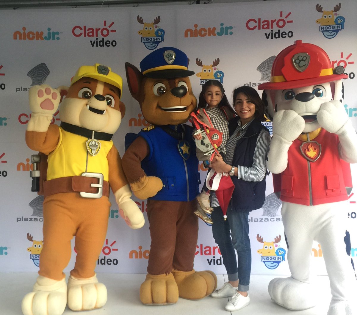 roanfop's tweet photo. #ConClaroVideoYNoggin  Xime feliz!!! https://t.co/3iQ0DQJee2