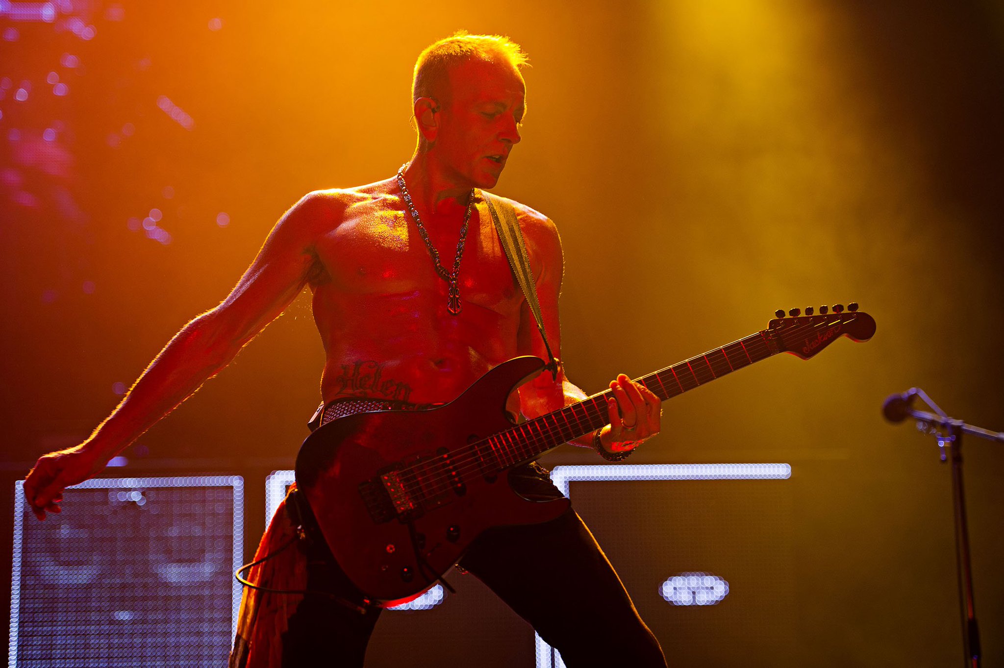 Happy birthday to Phil Collen of Def Lep!
Cheers mate!   