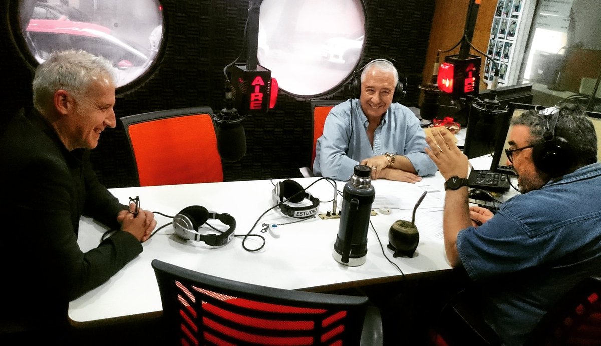 📻 <a href="/PeluffoTangos/">Gabriel Peluffo</a> ahora #EnVivo en AL PAN PAN <a href="/RadioSarandi690/">Sarandí 690</a> <a href="/pugliainvita/">Sergio Puglia</a> <a href="/jaimeclara/">Jaime Clara</a> #prensa #debarroyasfalto 💿