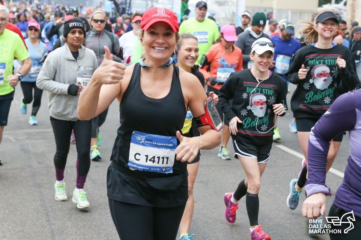 theshopsofhp's tweet photo. Running is hard on your feet so @MiniLuxe Highland Park is offering a complimentary Signature Pedicure to any runner presenting their Dallas Marathon bib from 12/11-12/17 🏃♀️🏃♀️🏃♀️#RUNBMWDALLAS #Dallas2017 📸: DallasMarathon https://t.co/IJrHV3EHJL