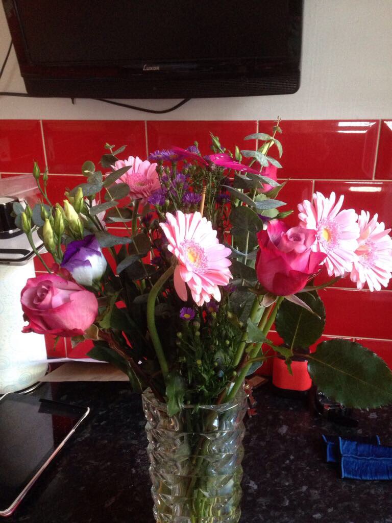 christinestew77's tweet photo. @prestigeflowers I would avoid using this company not only did they send the wrong size they are unwilling to refund for full amount or pass enquiry to a supervisor! 100% customer satisfaction 🤪 https://t.co/MwXmK0nEzU
