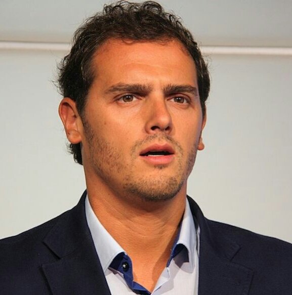 XSalaimartin's tweet photo. A ver si a mi  también me sale eso de mezclar fotos con titulares de periódico... https://t.co/IJQkc90xBN
