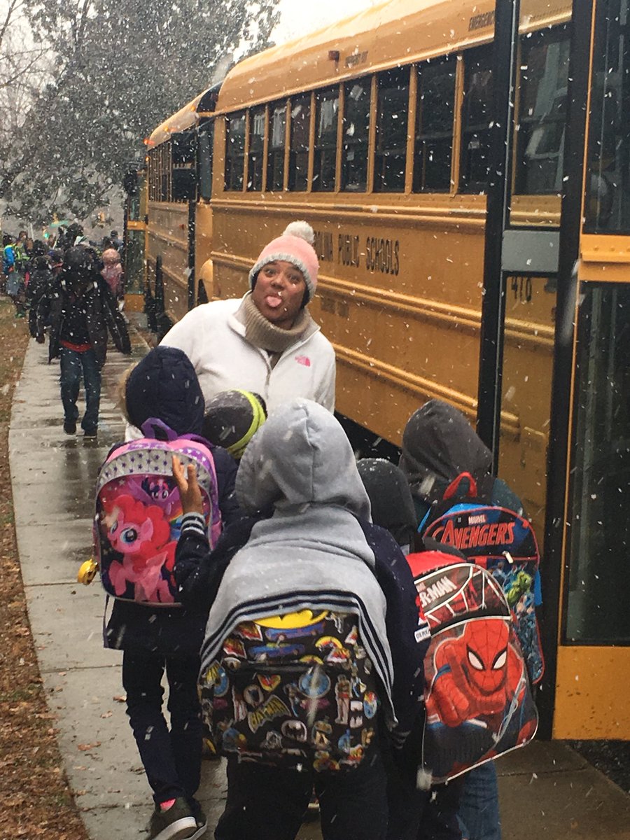 ConeCougars's tweet photo. Dismissal in the snow. Kids are loving it! #coneelem #firstsnow https://t.co/g1qGZeMl7w
