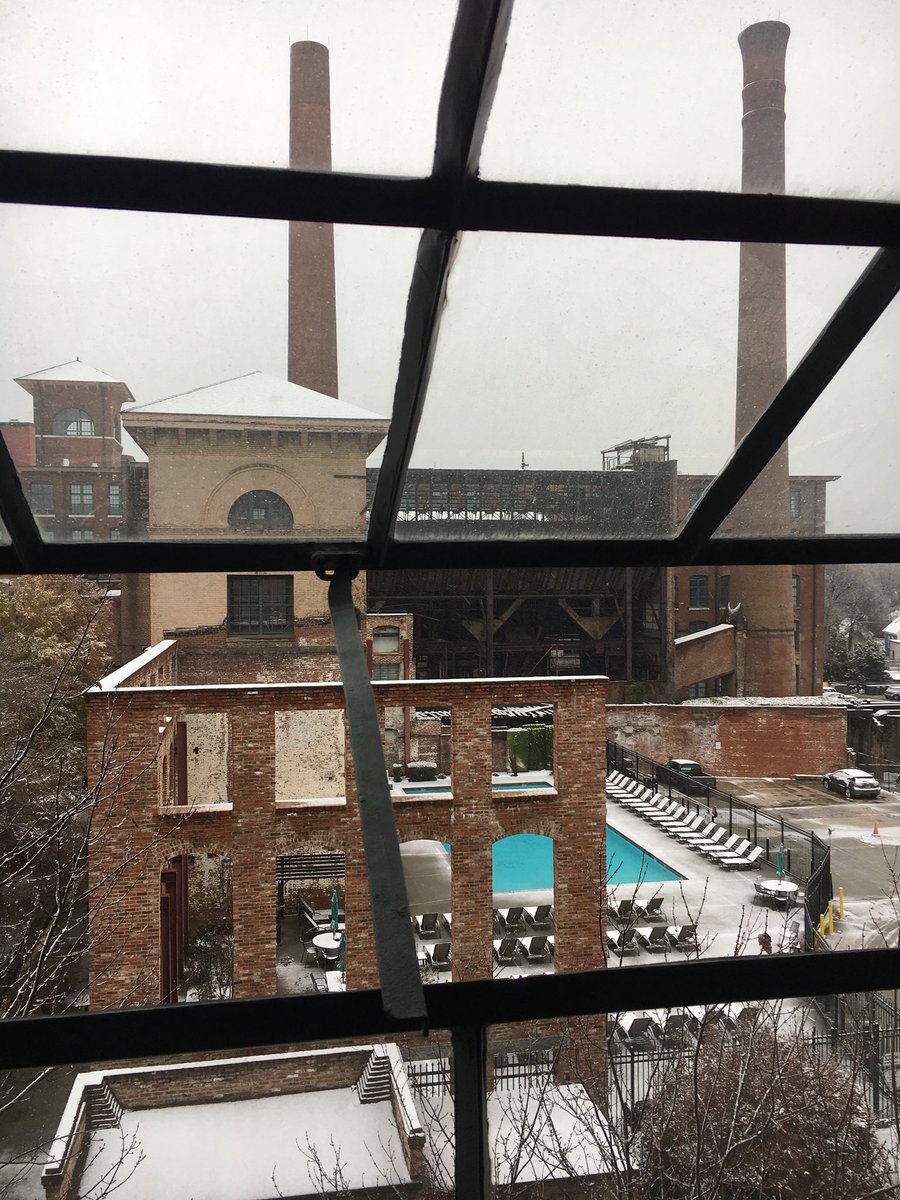 MatthewJBowers's tweet photo. Light dusting in Cabbagetown, ATL
#StormWatchOn2 https://t.co/Gi5BgxcO2d