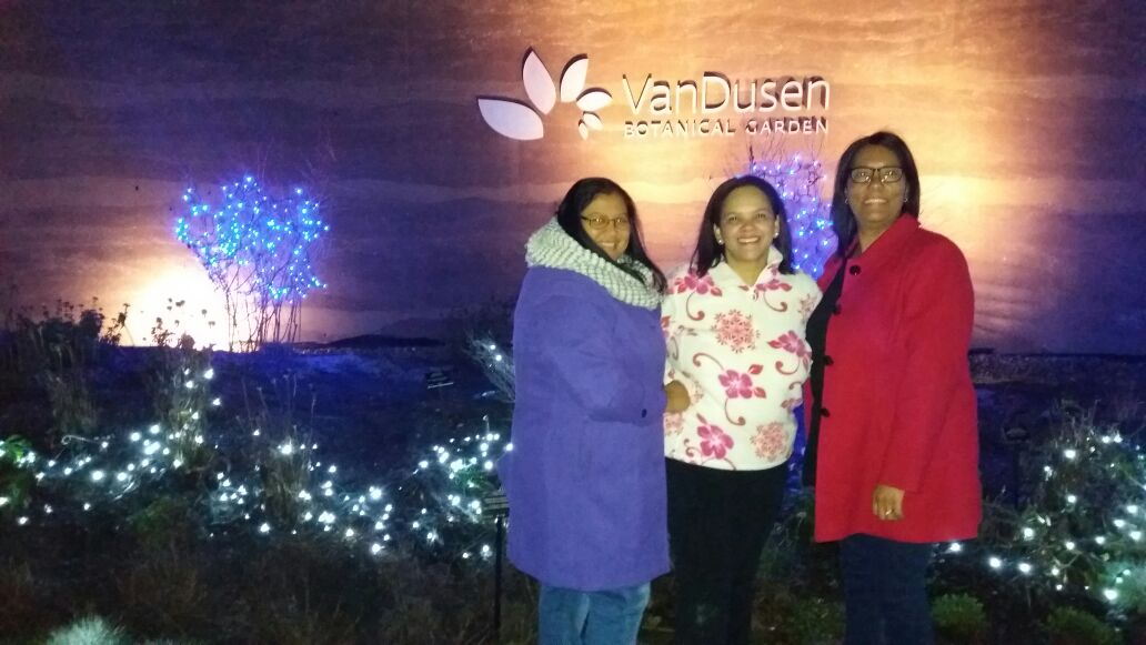 HENNAWP's tweet photo. Awesome time with friend at the festival of lights at Van Dusen Botanical Gardens.#lifetimefriends #Deurdikendun  #AfxParisCaroucel. https://t.co/3BYdb0vl80