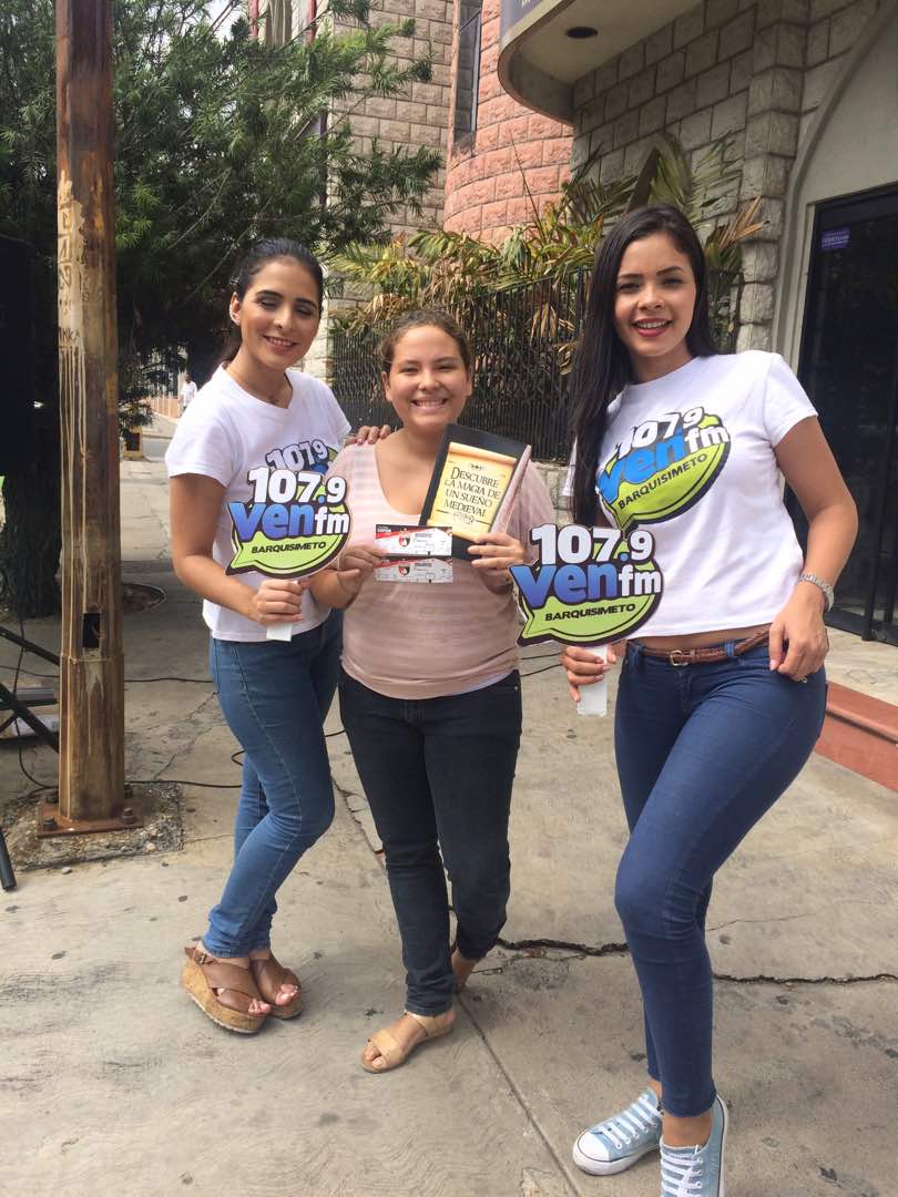 VenBarquisimeto's tweet photo. El team verde está en la calle obsequiando entradas para el juego del @deportivoLara #Venfm #Venbarquisimeto #ContigoDeporVida #Deportivolara https://t.co/eYsVFZhHcN