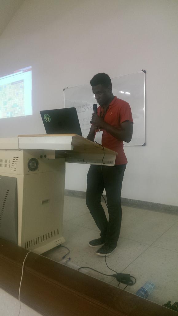 MbabaniAllan's tweet photo. @MbabaniAllan #teachOSM to new community mappers and conducting a mapathon #project3389 #SOTMTZ @youthmappers https://t.co/k1T9h2yKjZ