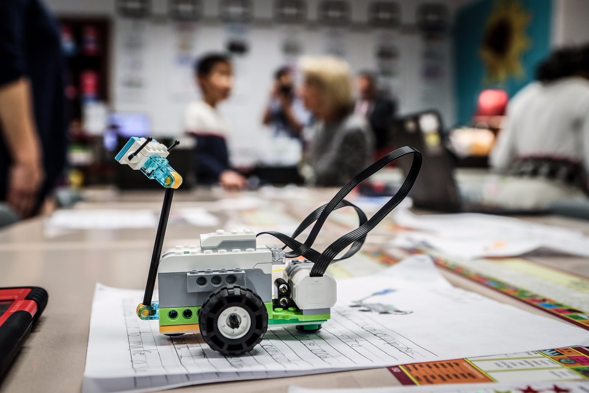 usedgov's tweet image. Coding in the classroom? It’s so much more than sitting behind a computer. Obstacle courses! Robots! The students @MoorefieldES showed us how computer science drives many of their ingenious classroom projects. #CSEDWeek