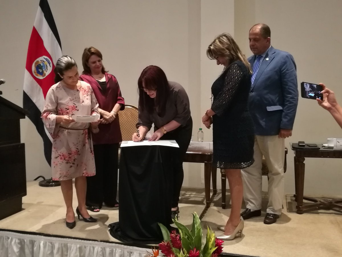 minorrod's tweet image. Acompañamos al INAMU en el acto de entrega del Programa FOMUJERES; 252 proyectos liderados por mujeres reciben fondos para desarrollo.