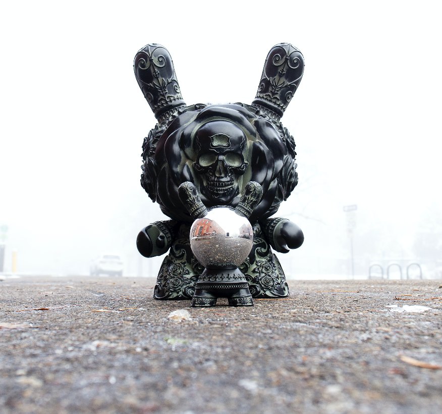 Kidrobot's tweet photo. Online at https://t.co/3y78riWUke, the final Arcane Divination release of 2017, the Clairvoyant Dunny 20" by artist J*RYU, in two mystical colorways. #Kidrobot #JRYU #Dunny #Clairvoyant #antiqueblack #release #ArcaneDivination #pearlescent #JRYUart #toy # https://t.co/8zJQMbUyq5