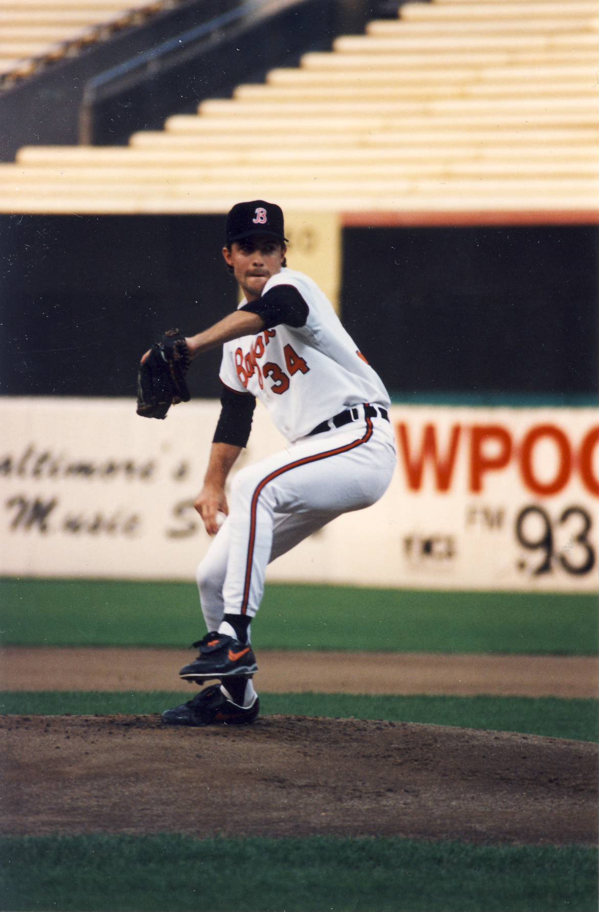 Happy 49th Birthday to former pitcher Mike Mussina! (1993) 