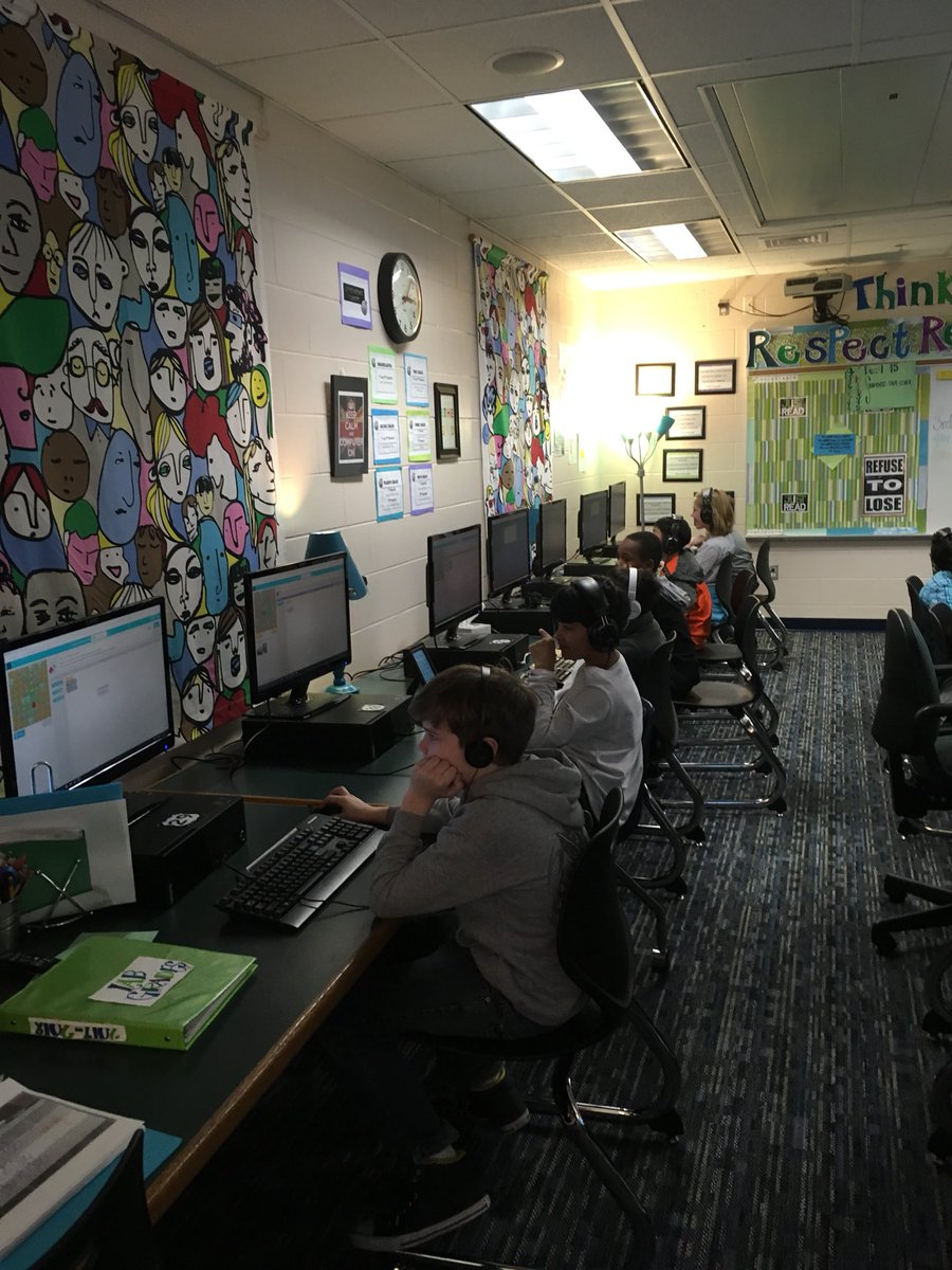 althel's tweet photo. Glakes students k-5 work on the hour of code!  #gowo #glakes #codjngrocks https://t.co/EKWxTUIIXh