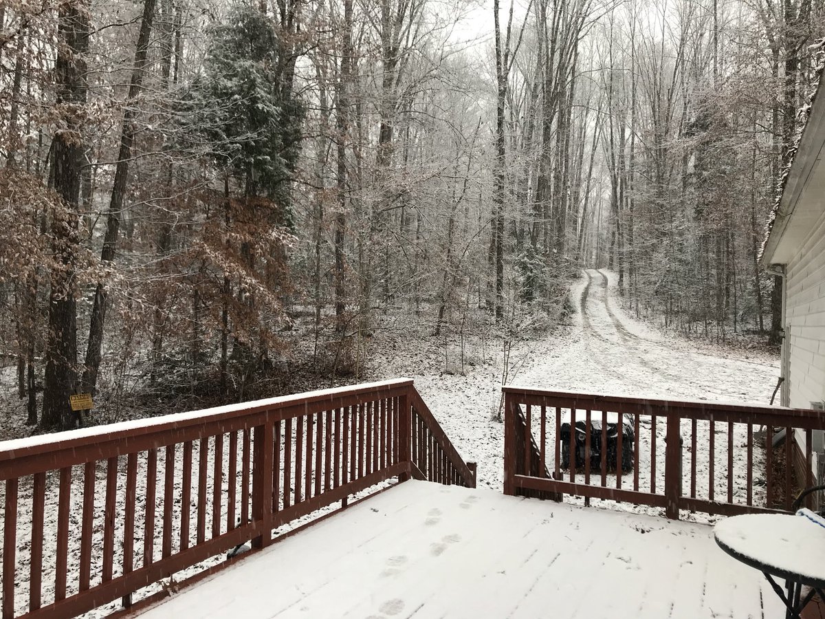 debraruh's tweet photo. First #snow of season. So beautiful. Coming down steadily now in #RVA #Rockville #Virginia in #Weatern #Hanover. So lovely. #Richmond https://t.co/hxDc5qEZBp