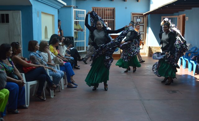 AlcaldiaManeiro's tweet image. Hoy el personal de @ALCALDIAMANEIRO despidió con un emotivo compartir, a la alcaldesa @DarvelisLarez  luego de dos períodos, en los que llevó bienestar y progreso al municipio con obras y programas que esperamos perduren en el tiempo. #IdealParaTi