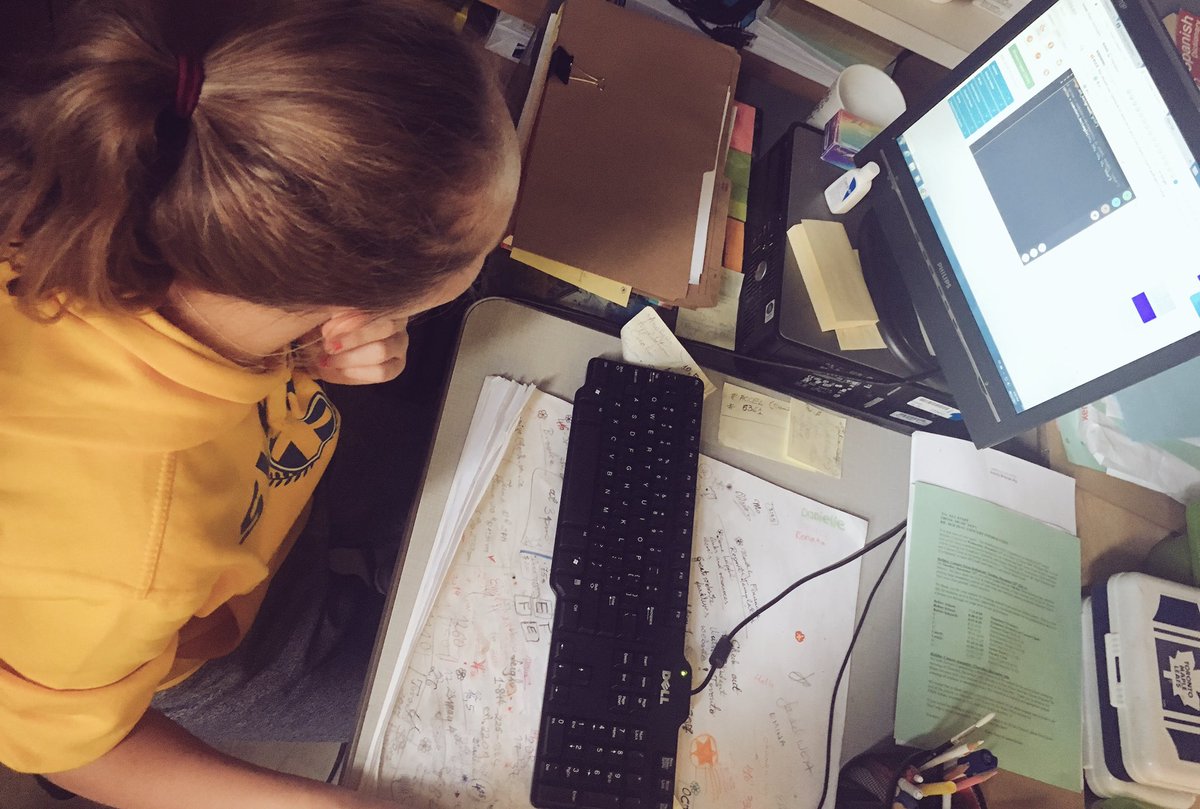 L_Prinn_'s tweet image. #Hackergals @HumbersideCI getting ready for #Hackergal2017 #Hackerthon #HourOfCode2017 #HourOfCode #CSEdWeek @HCI_News @icodeinschool