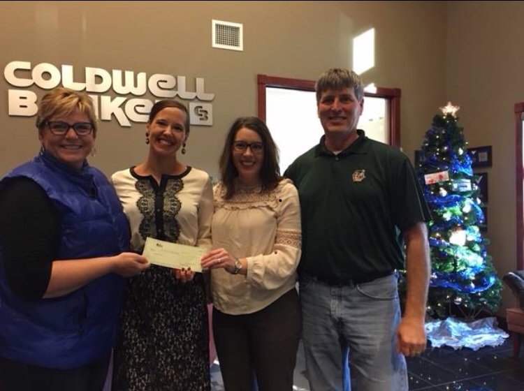 UVBank's tweet photo. @ericasundby and @RobinWall (center) recently represented @UVBank in donating to Coldwell Banker Forks Real Estate's "Wonder" of Christmas fundraiser. There will also be a fundraising event at Pizza Ranch in Grand Forks on December 18 from 5-9. #ourrootsmakeusstronger https://t.co/B4FB8zgOyj