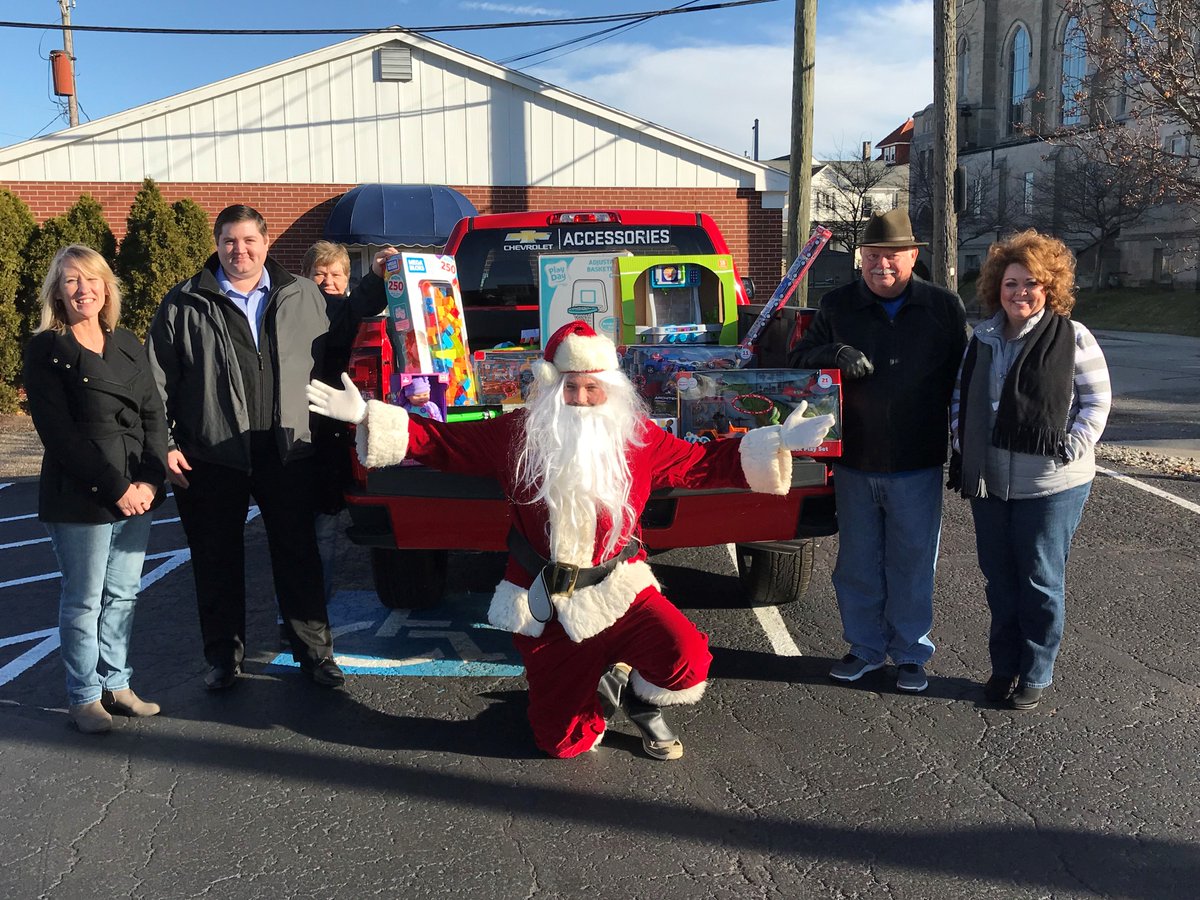 PBIAgency's tweet photo. The PBI office is excited to donate to Toss-A-Toy! Santa made an unexpected visit to see the truck overflowing with all kinds of amazing toys. #morethanapolicy #PBIinsuranceguy #tossatoy https://t.co/Yko2mtgpUY
