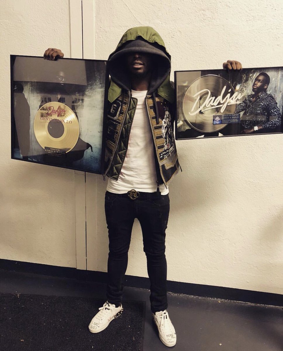 Dadju's tweet photo. « GENTLEMAN 2.0 » disque d’OR
« REINE » single de platine...
🙏🏾🙏🏾🙏🏾🙏🏾🙏🏾❤️❤️❤️❤️❤️
#OnYEstPasEncore #OnYVa 💿💿💿💿💿 https://t.co/is9QdipAhr