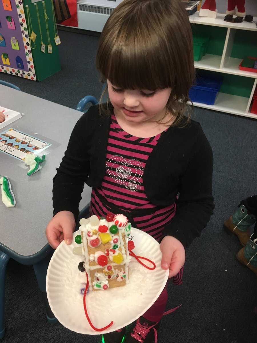 BCSD_NickKaiser's tweet photo. Gingerbread house extravaganza in ELC!! https://t.co/134yXmMVIK