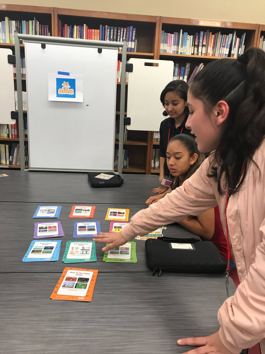 SimonsPUSD's tweet photo. Computer science students teaching other students Scratch during lunch. #proudtobePUSD #digitalsimons #simonspusd https://t.co/N5WagAXv7g