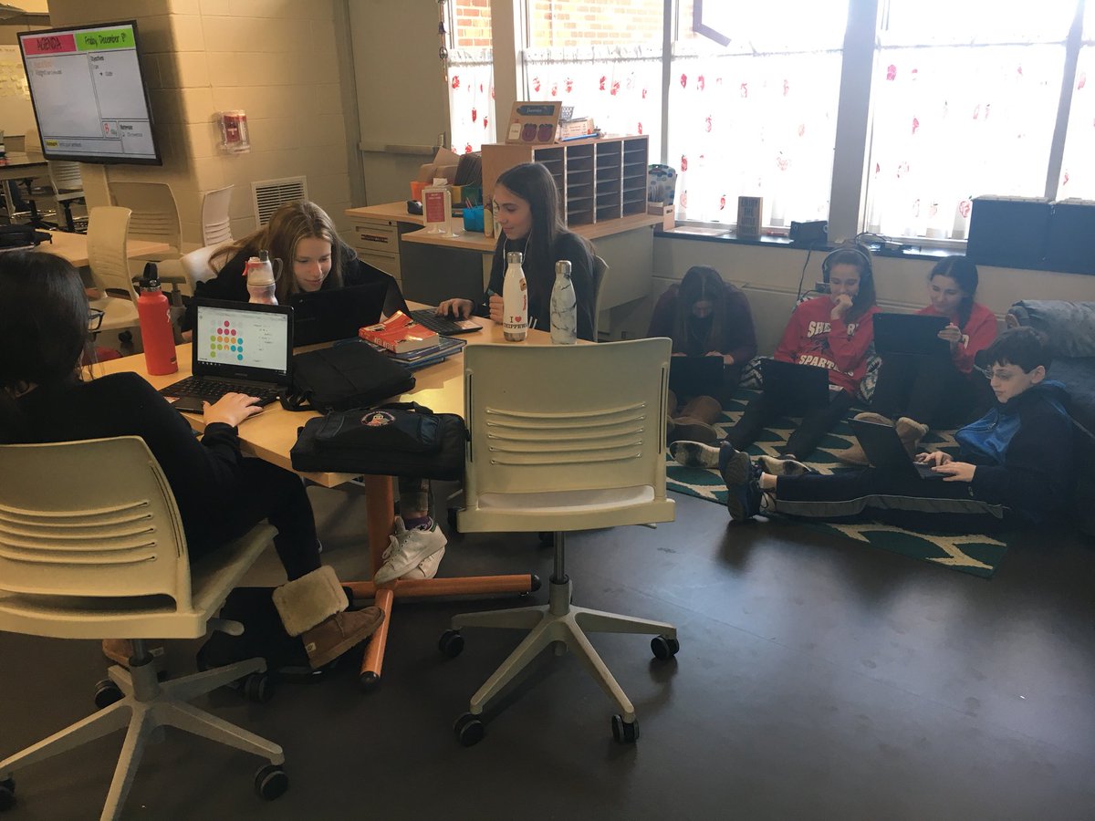 mwebs17's tweet image. We rocked the #HourOfCode Challenge @DangeRussWilson @mariagalanis #codingisthefuture #engageSMS #engage109 #computerscience