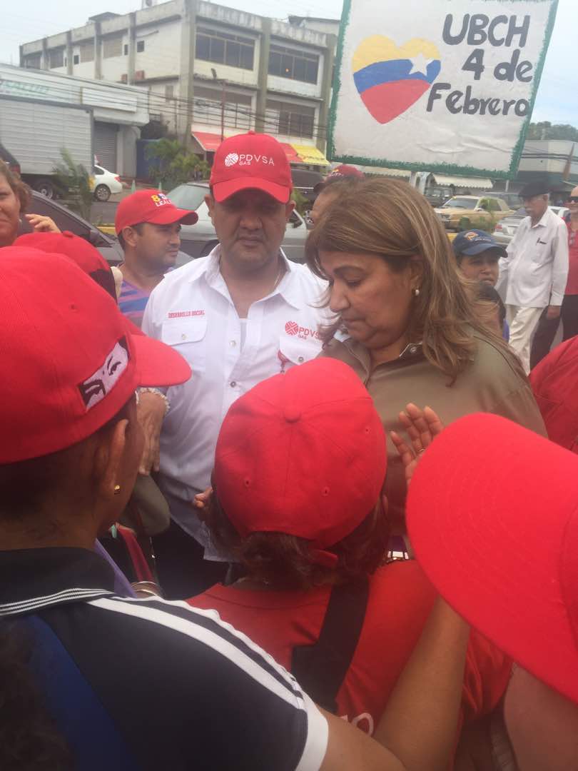 Pdvsagas_DDSS's tweet photo. Vicepresidencia de PDVSA Gas acompaña a Gobernadora del Edo. Monagas y Candidato Maturin en la Entrega de Vialidad https://t.co/tHXhaNy4fh