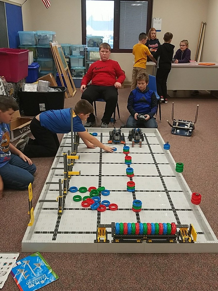 They are getting ready the track. #wweagles