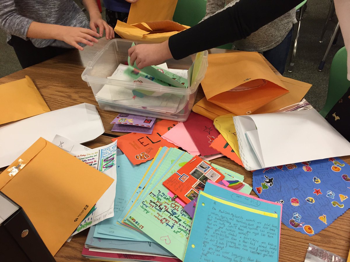 chapmanthinkers's tweet photo. In response to ODE, sts from OSE and Chapman wrote 500+ letters to children's hospitals in Ohio! Like Augie, we choose kindness! https://t.co/vzhnEOB9CX