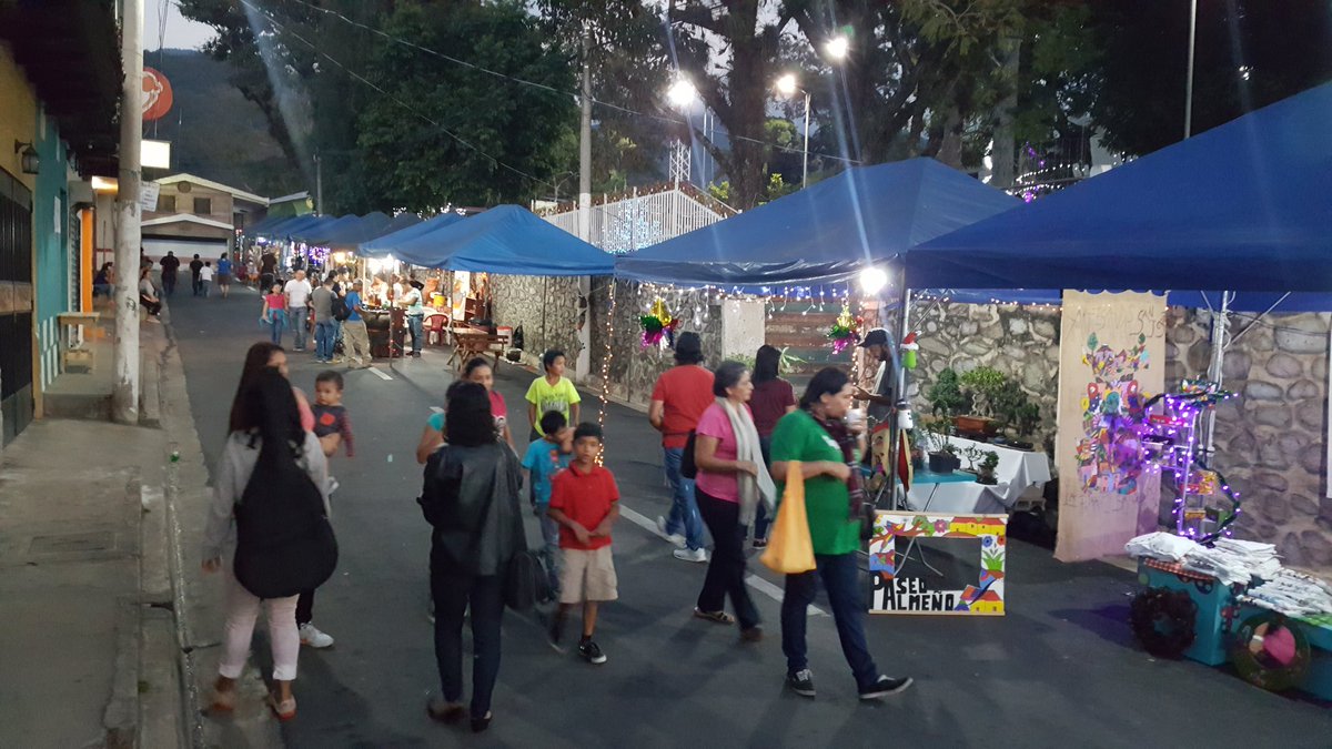 ESAmundo's tweet image. Turistas ya disfrutan la apertura de #PaseoPalmeño en La Palma, Chalatenango Fotos/ESAmundo: V. Méndez