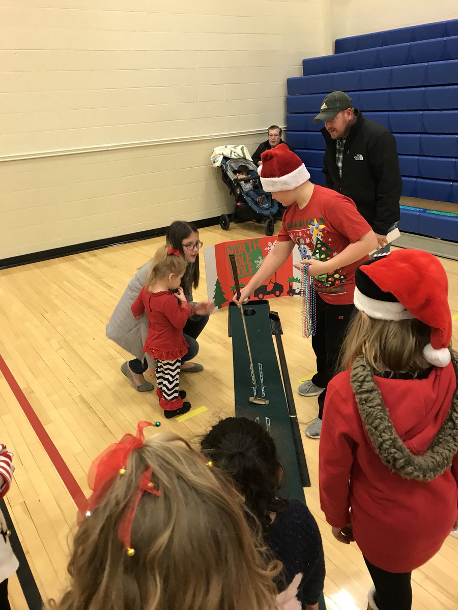 EHolsinger's tweet photo. What an awesome night at Stanwood’s North Pole Spectacular!!! We loved it!!!! https://t.co/HL8whibMNC