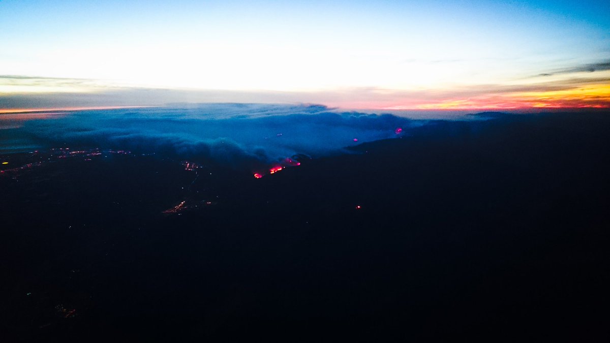 AFTamronTech's tweet image. In Seattle for Kenmore Camera holiday sales event. This was taken from the plane at 20k feet, fire in Ventura,  CA