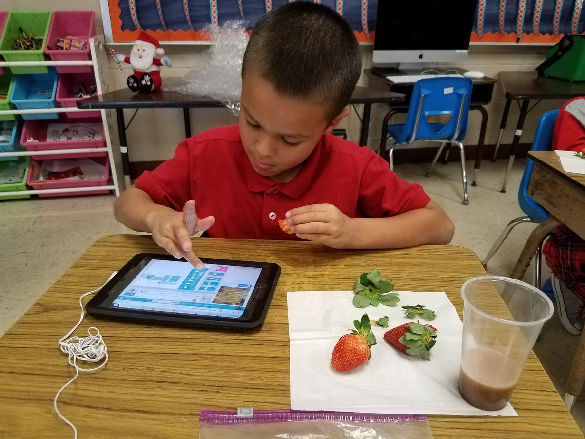 sshalford's tweet photo. When "Hour of Code", "Fruity Friday" and a snow day all land on the same day...tablets, strawberries and hot chocolate, it is!
@villarealhawks1
@PaulLeal8
#CodeTheRegion
#WeCodeInLosFresnosCISD
#makelearningfun https://t.co/nWFYshnLmH
